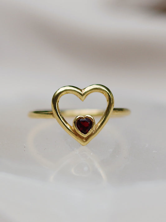 Amor Ring with Garnet
