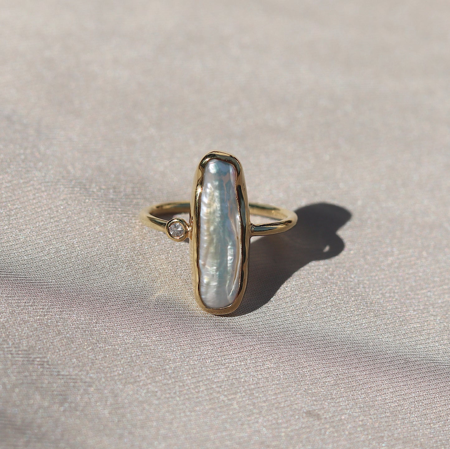 Hetaira Ring with Pearl and Sapphire