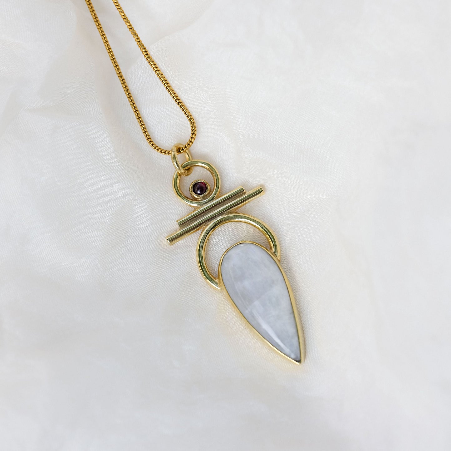 Indah Nyaklánc Holdkővel és Gránáttal