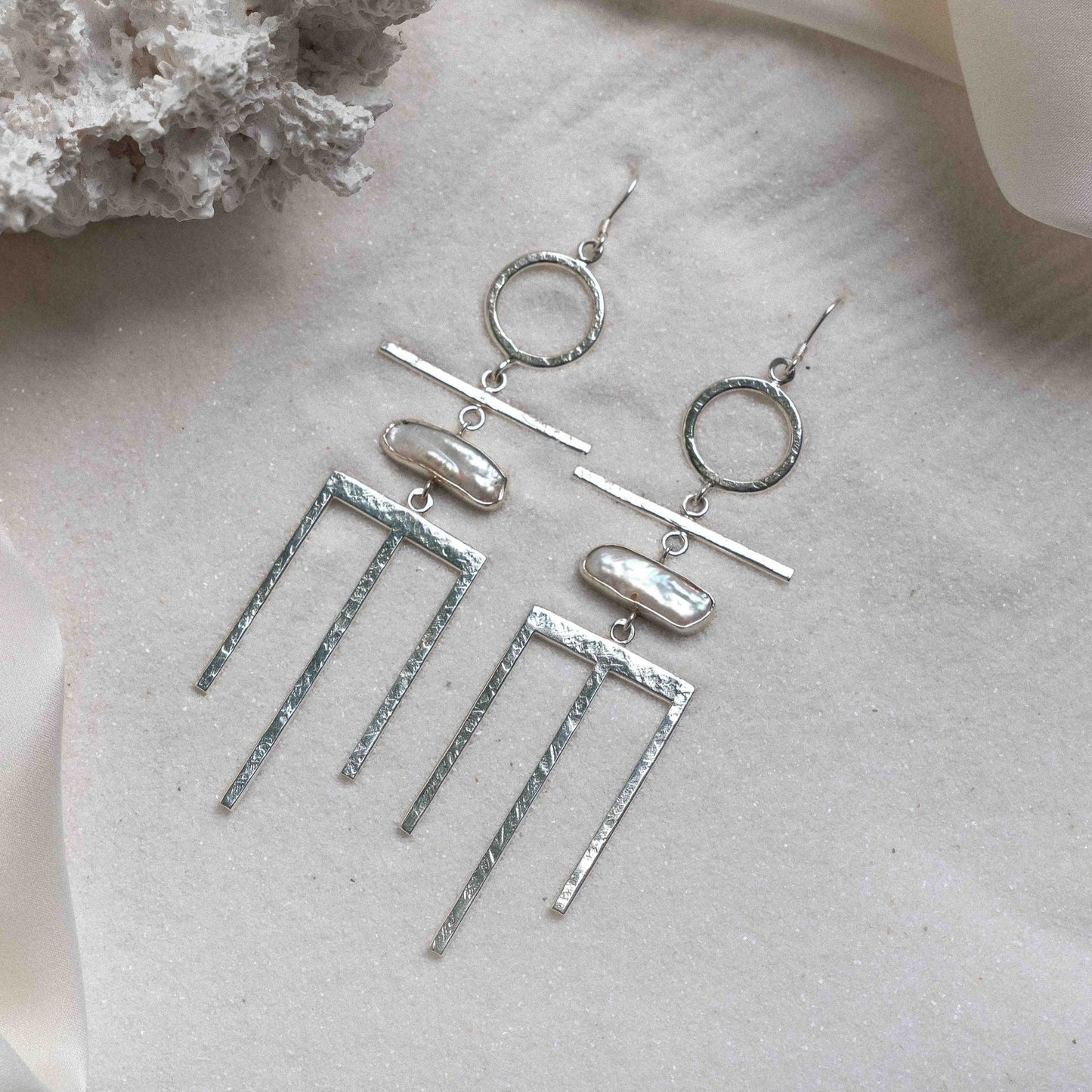 Hetaira Earrings with Pearl