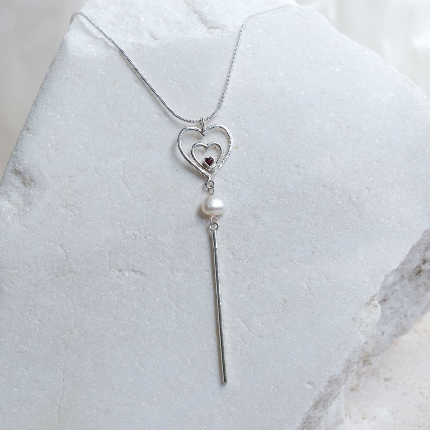 Amor Necklace with Garnet and Pearl