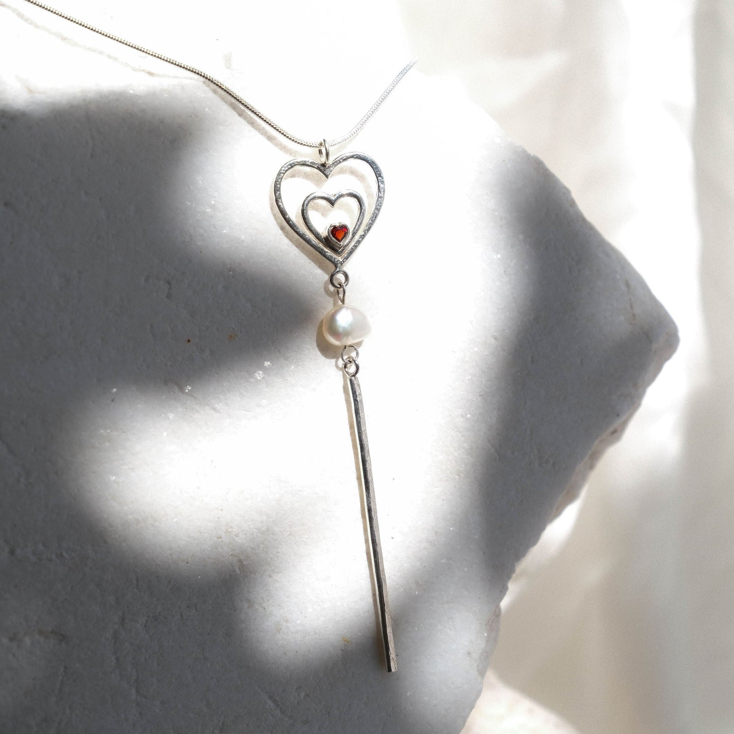 Amor Necklace with Garnet and Pearl