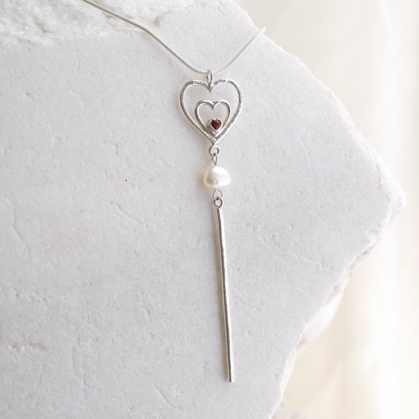 Amor Necklace with Garnet and Pearl