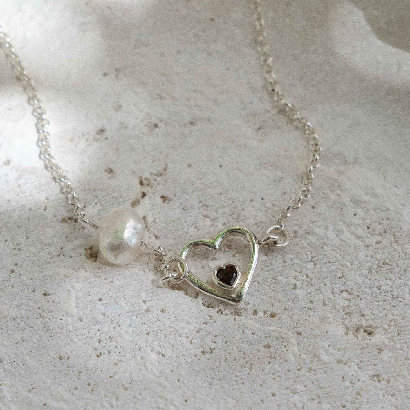 Amor Bracelet with Garnet and Pearl