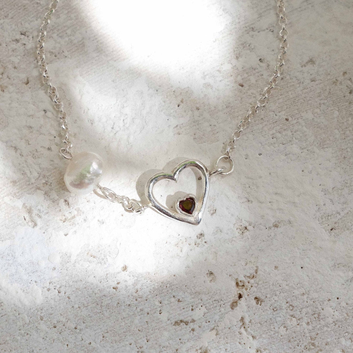 Amor Bracelet with Garnet and Pearl