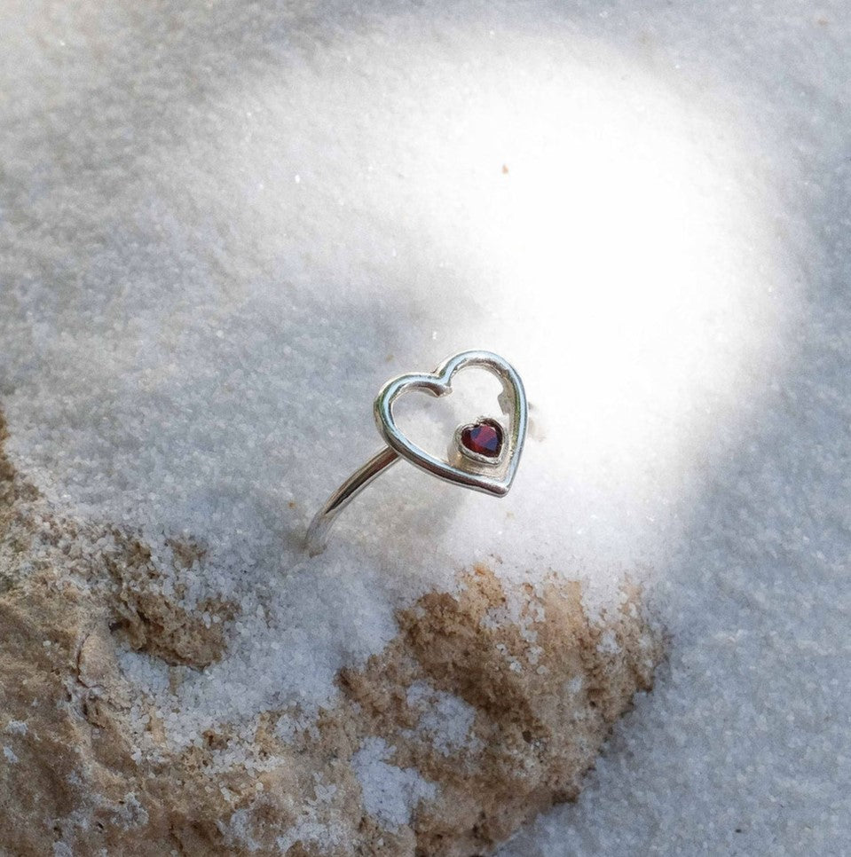 Amor Ring with Garnet