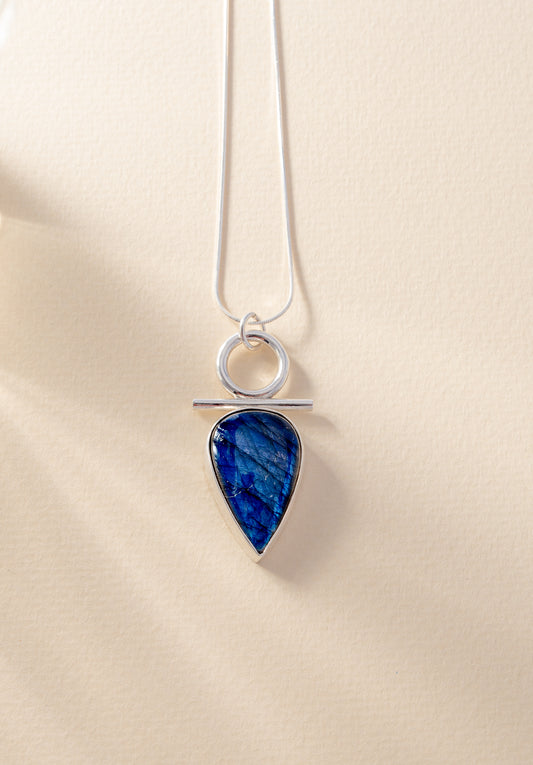 Isa Necklace with Labradorite