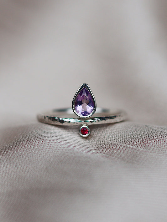 Isa Ring with Amethyst and Ruby