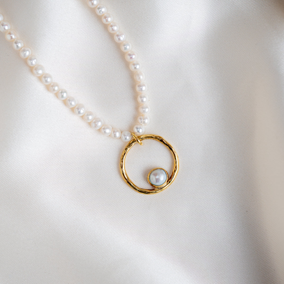 Lunafea Necklace with Pearl