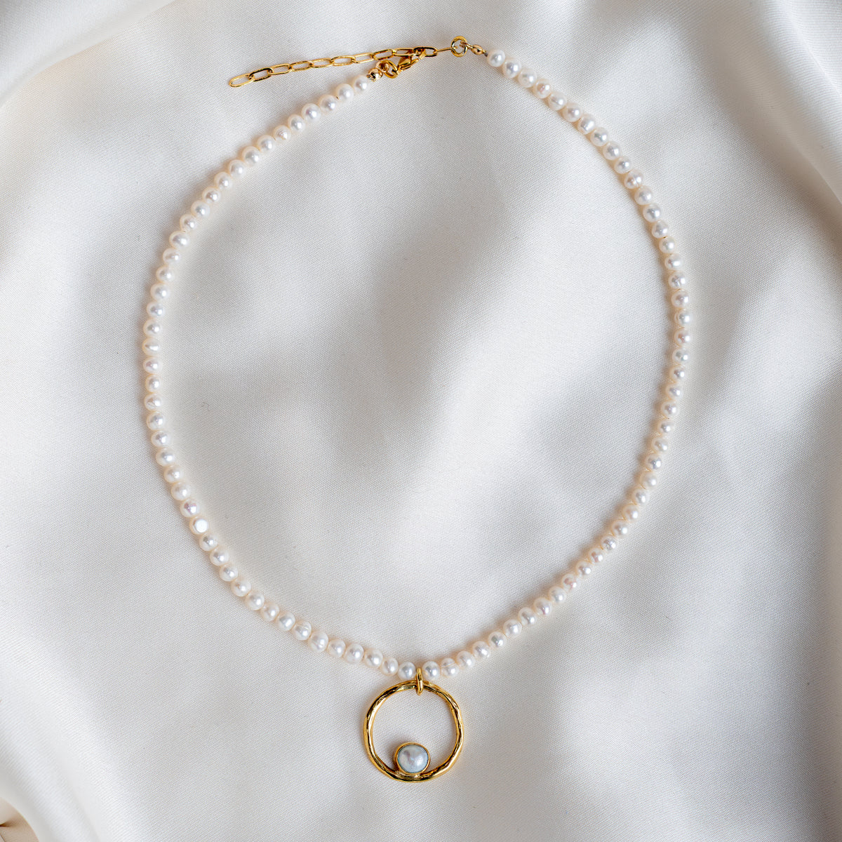 Lunafea Necklace with Pearl