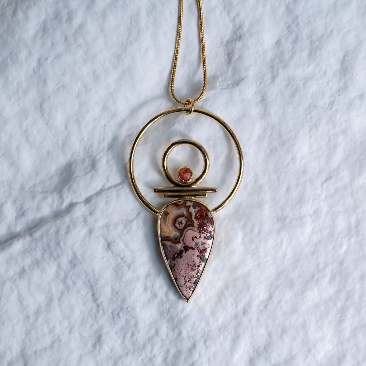 Indah-Ava Nyaklánc Koral Fosszíliával és Hegyikristállyal