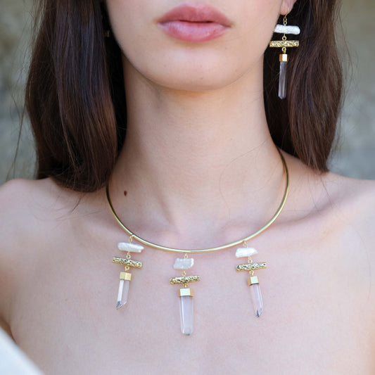 Collar Necklace with Clear Quartz and Pearl