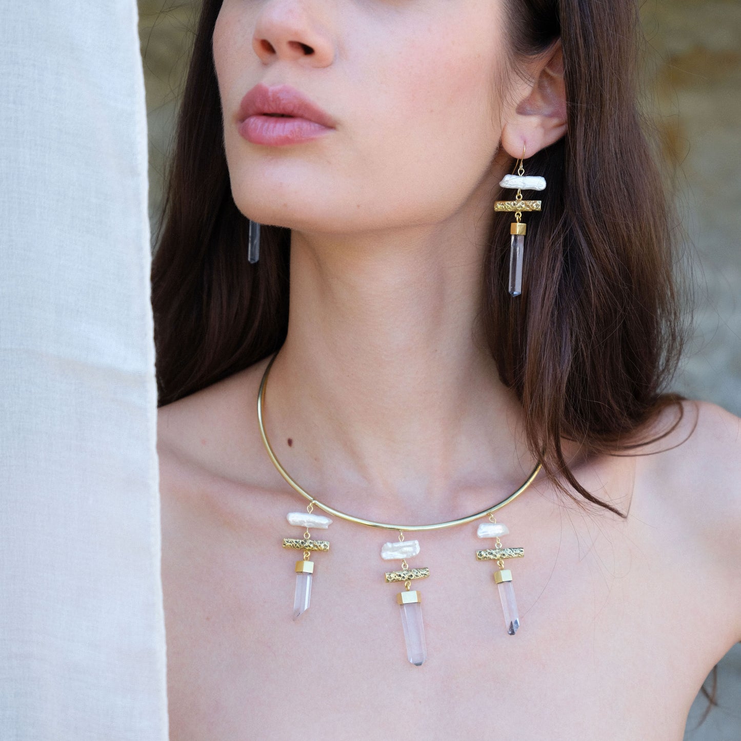 Collar Necklace with Clear Quartz and Pearl
