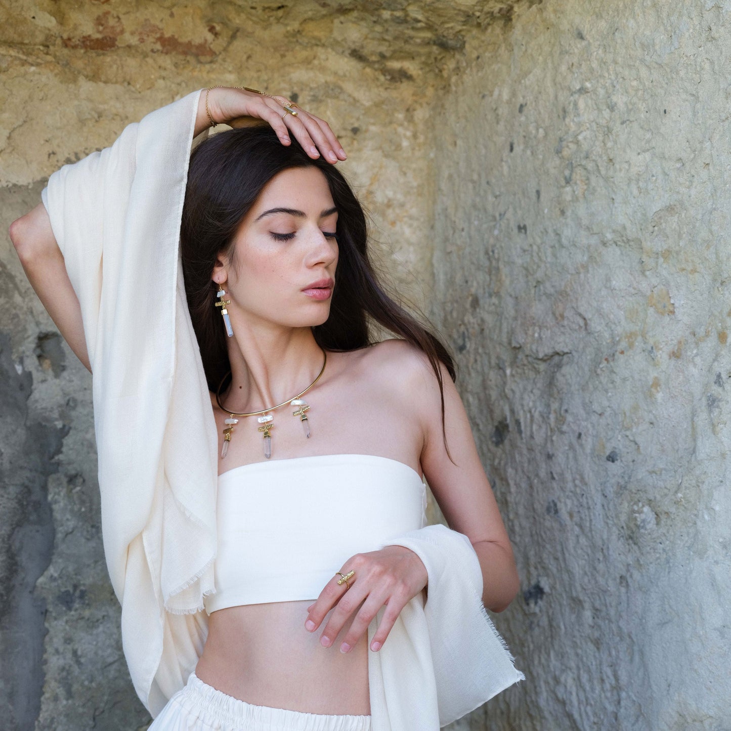 Collar Necklace with Clear Quartz and Pearl