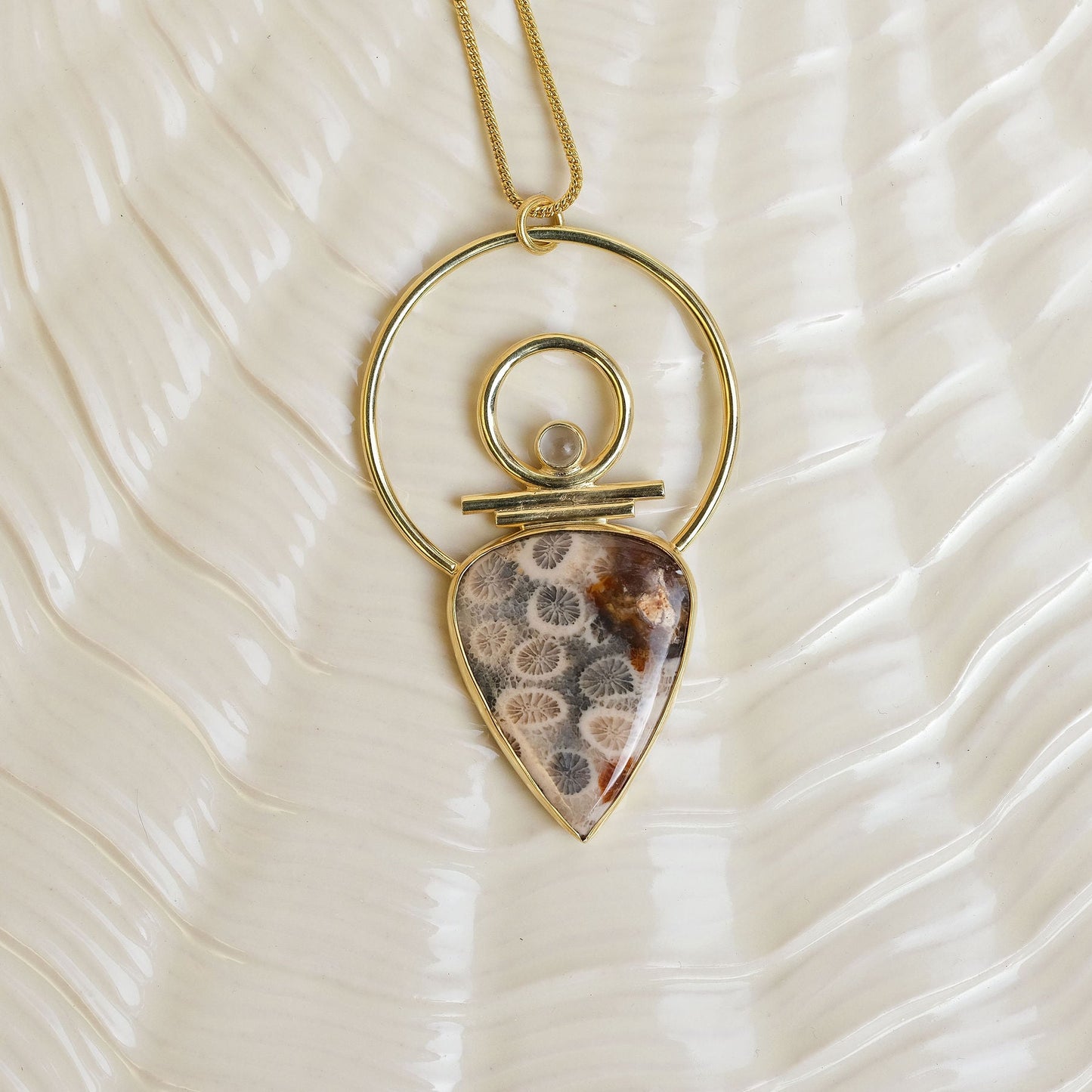 Indah-Ava Necklace with Fossil Corall and Clearquartz