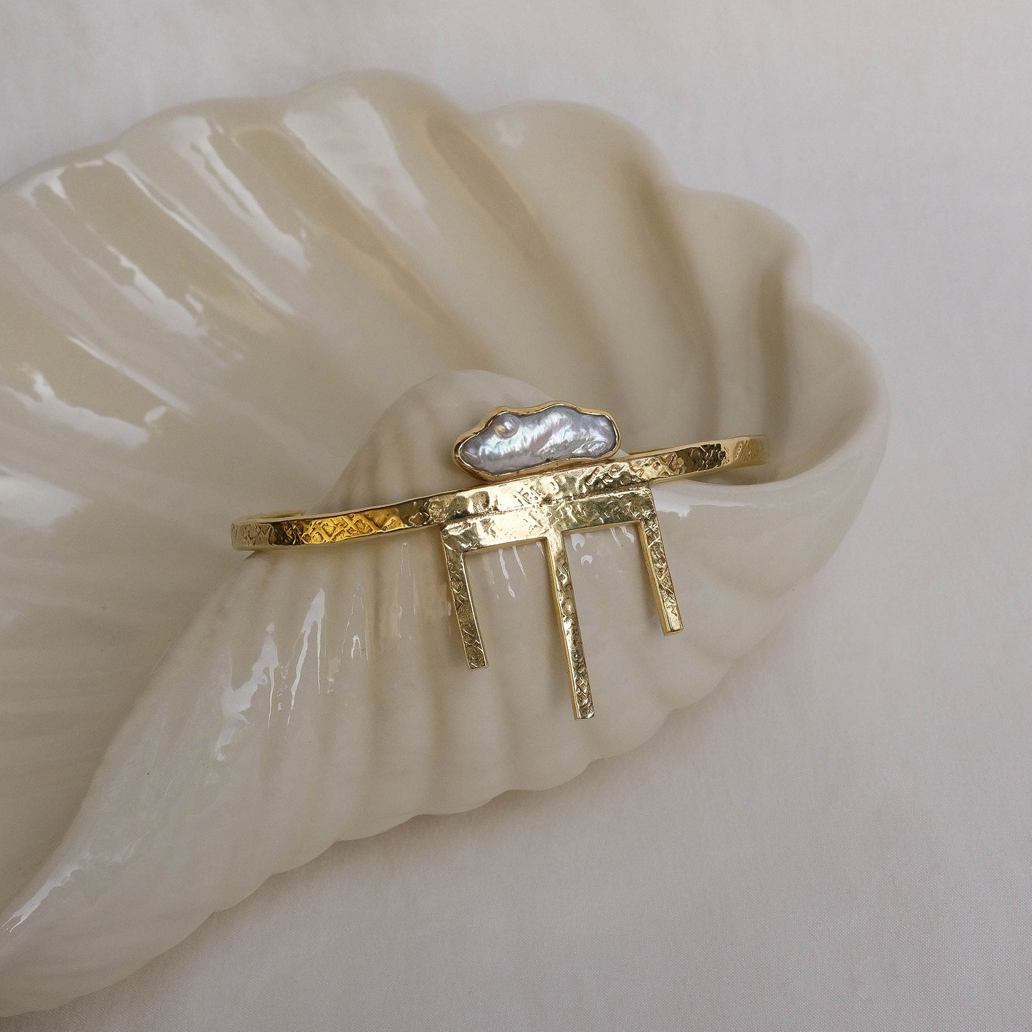 Hetaira Karperec Igazgyönggyel