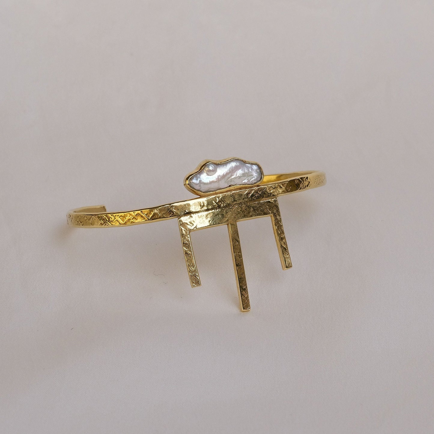 Hetaira Karperec Igazgyönggyel