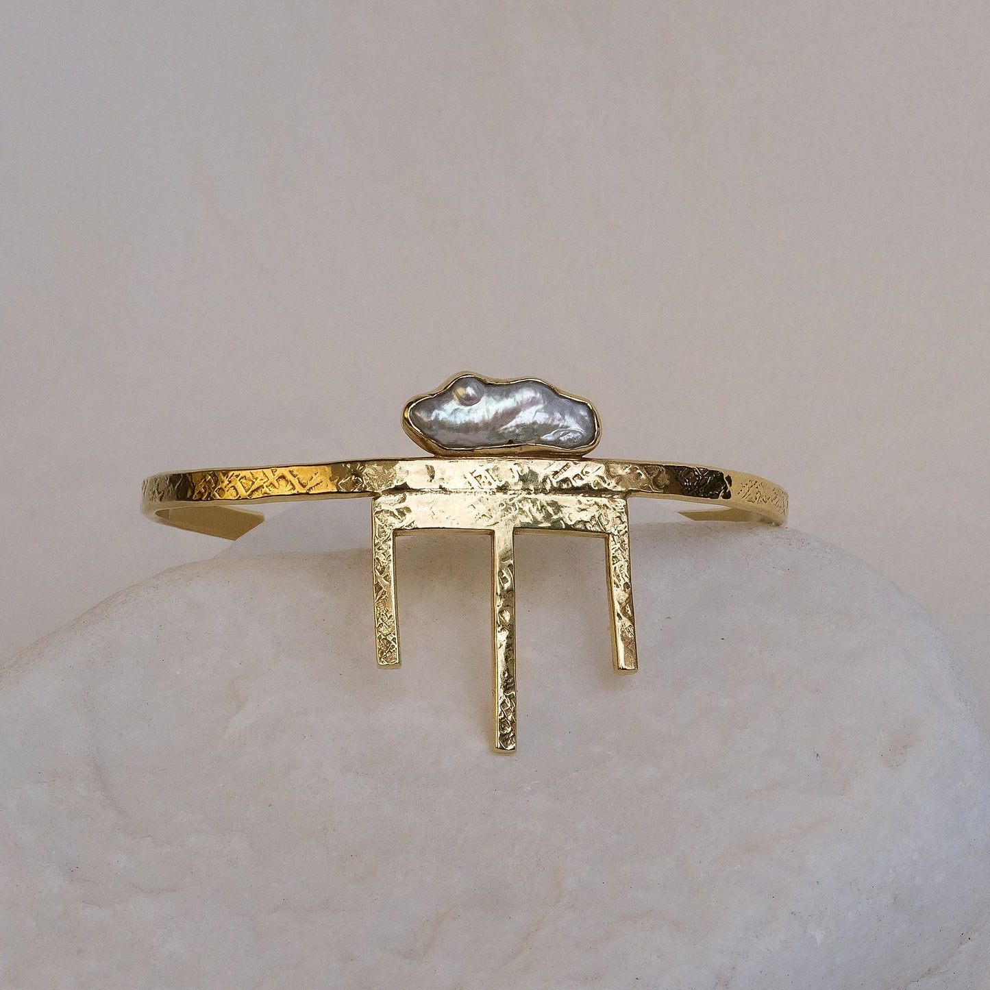 Hetaira Karperec Igazgyönggyel