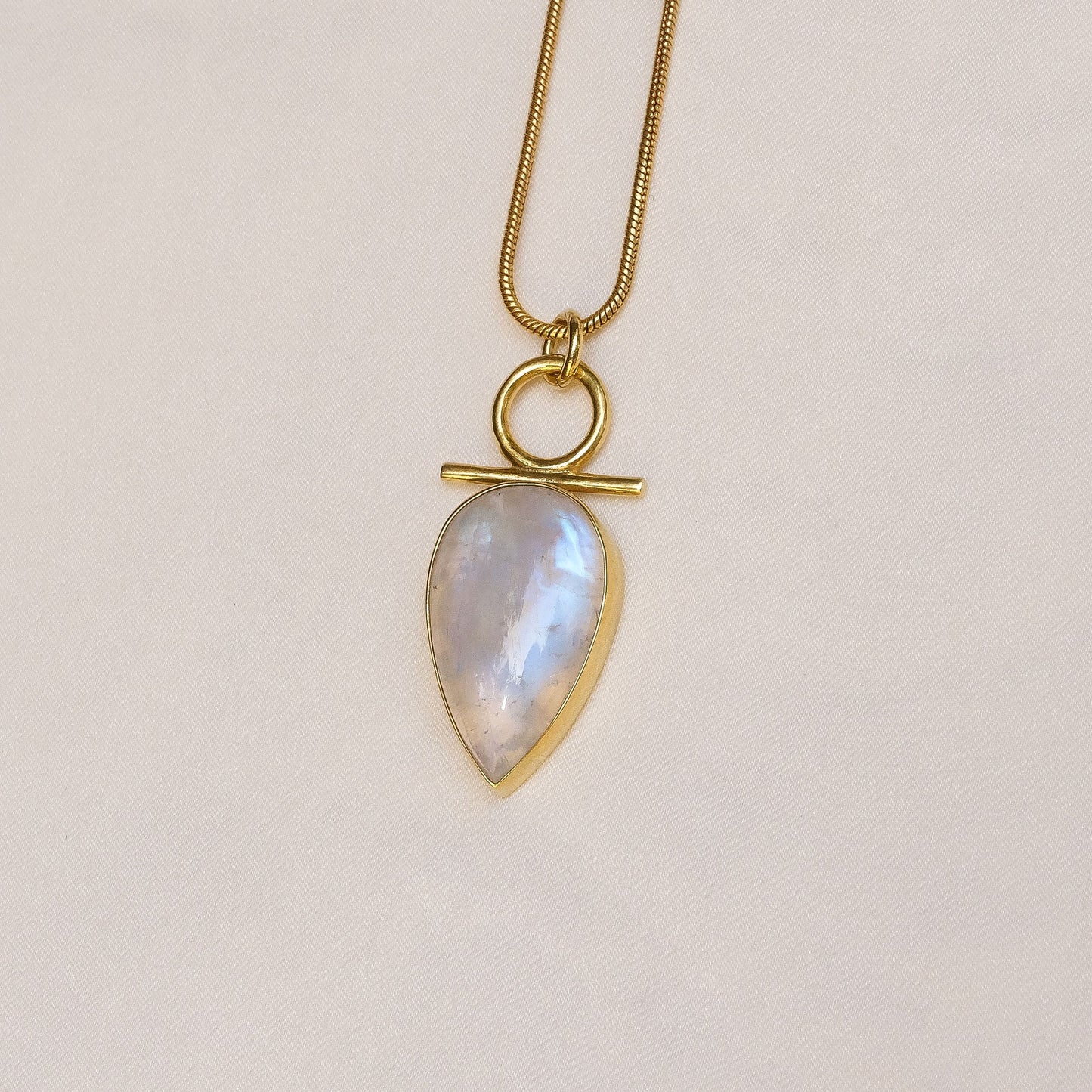 Isa Necklace with Moonstone