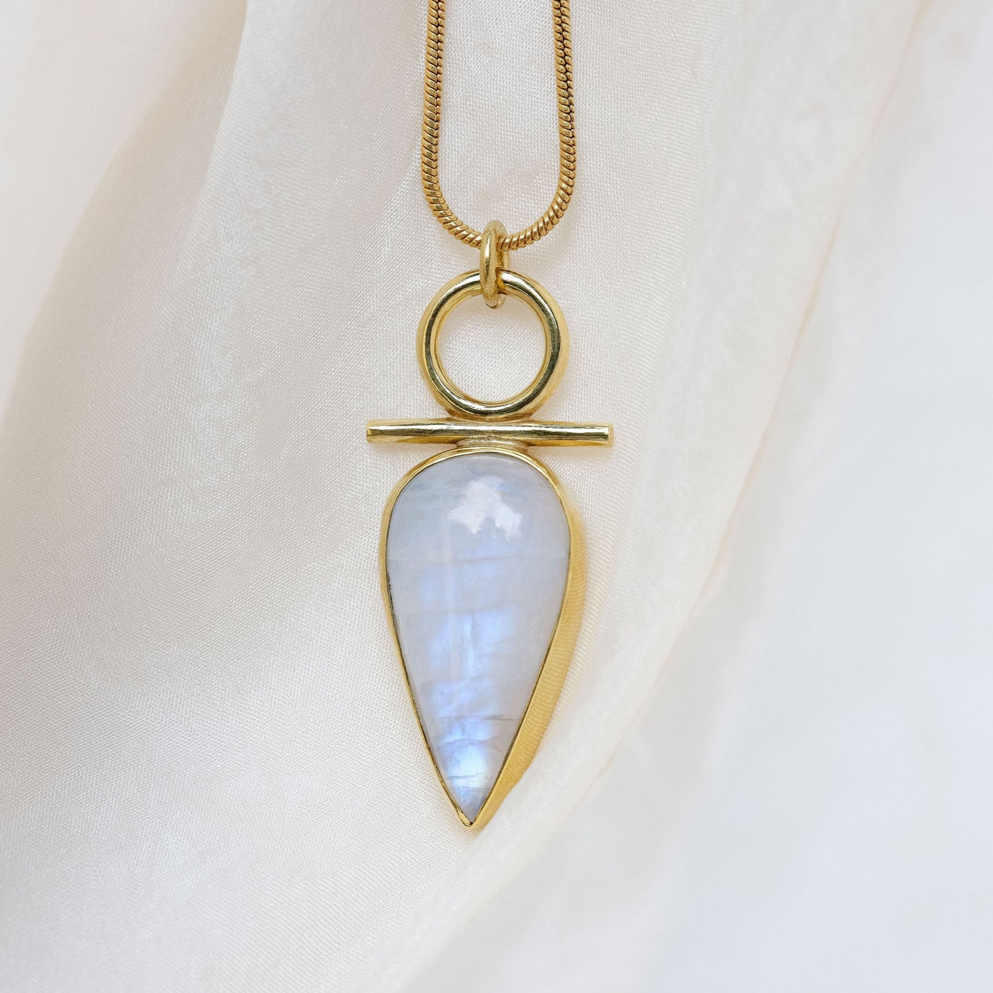 Isa Necklace with Moonstone