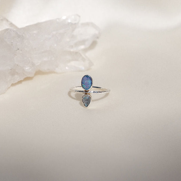 Isa Ring with Opal and Moonstone
