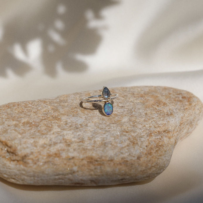 Isa Ring with Opal and Moonstone