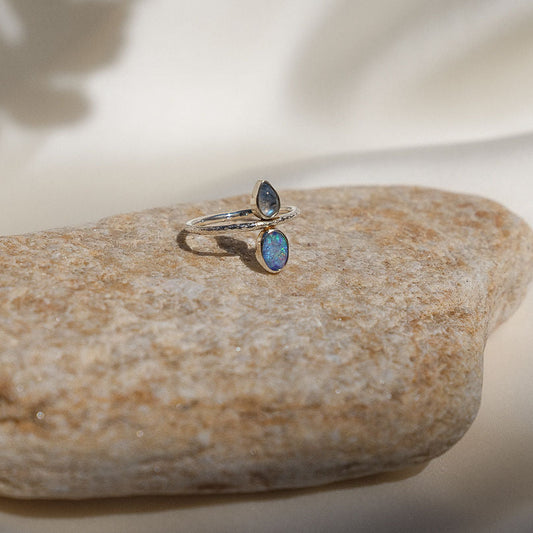 Isa Ring with Opal and Moonstone