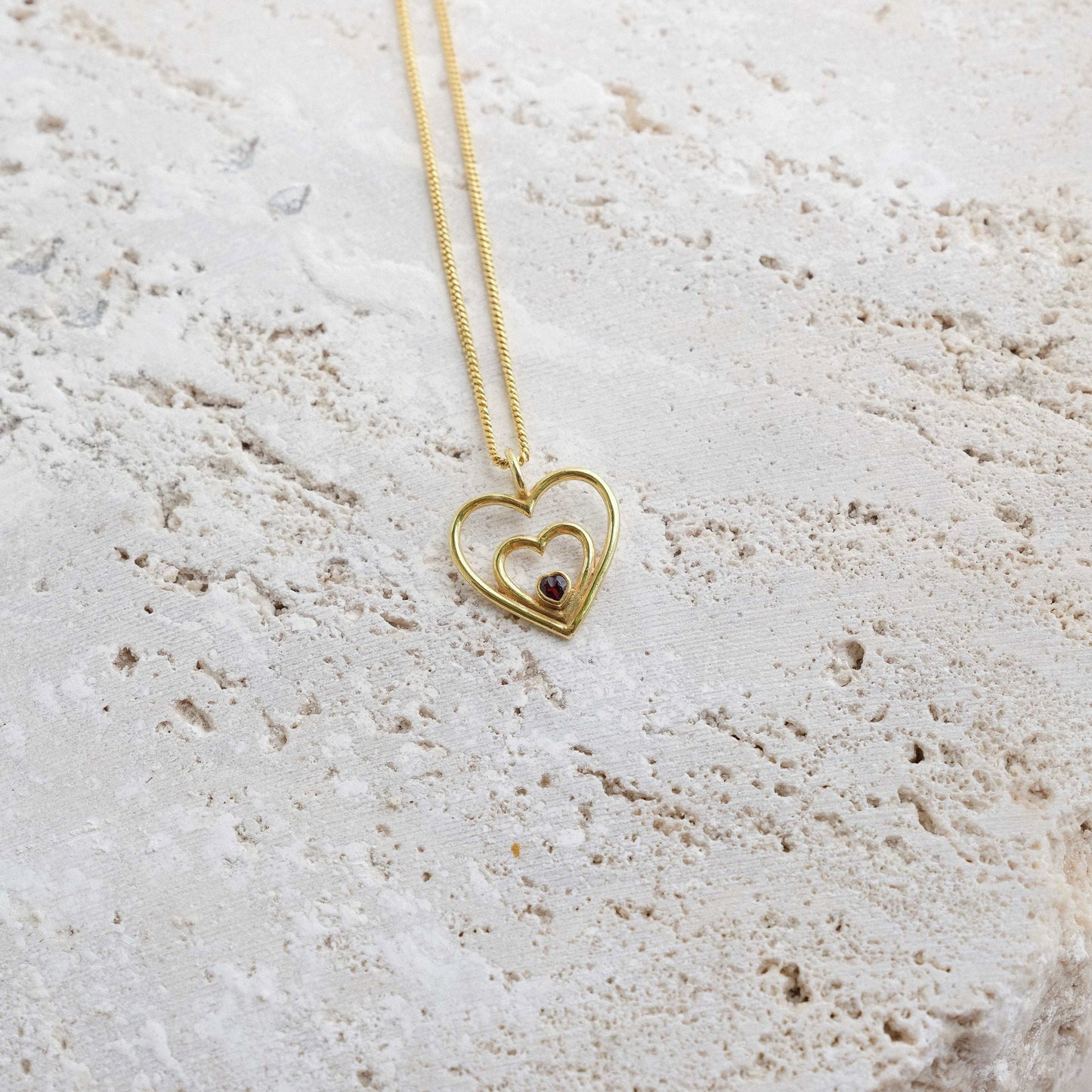 Amor Necklace with Garnet