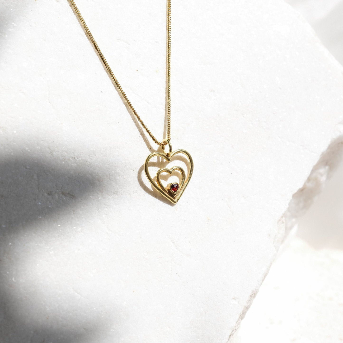 Amor Necklace with Garnet