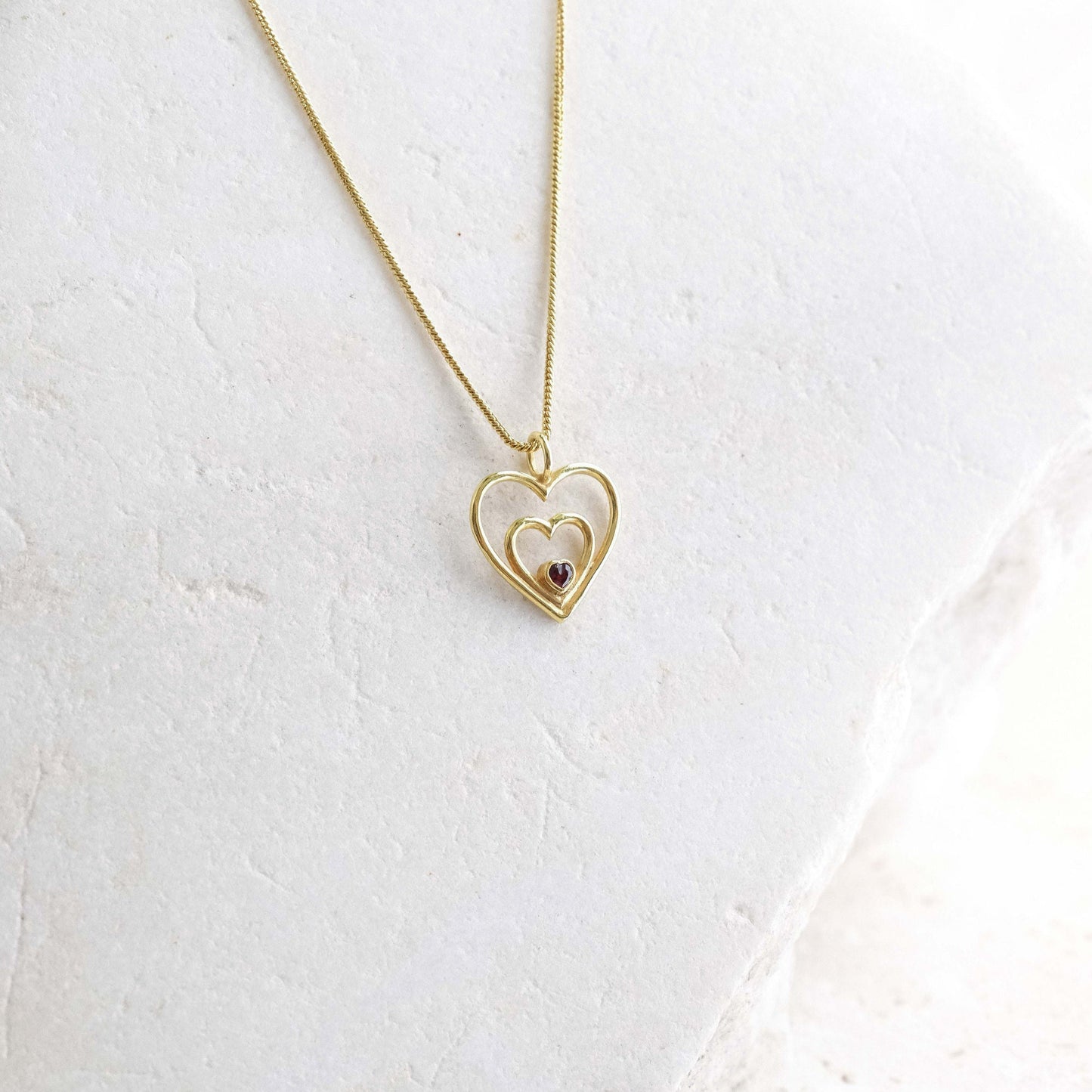 Amor Necklace with Garnet