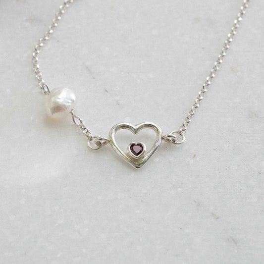 Amor Bracelet with Garnet and Pearl