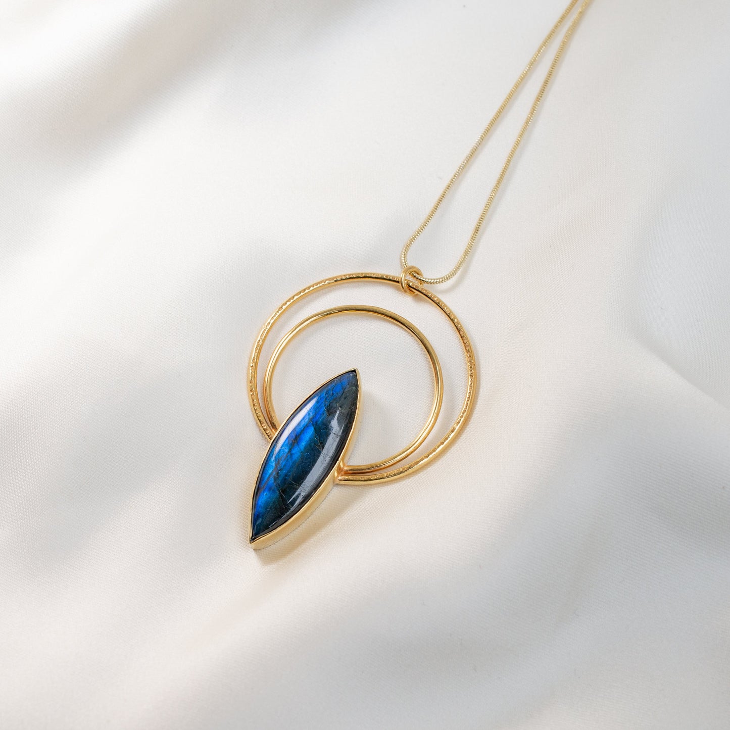 Mara Necklace with Labradorite