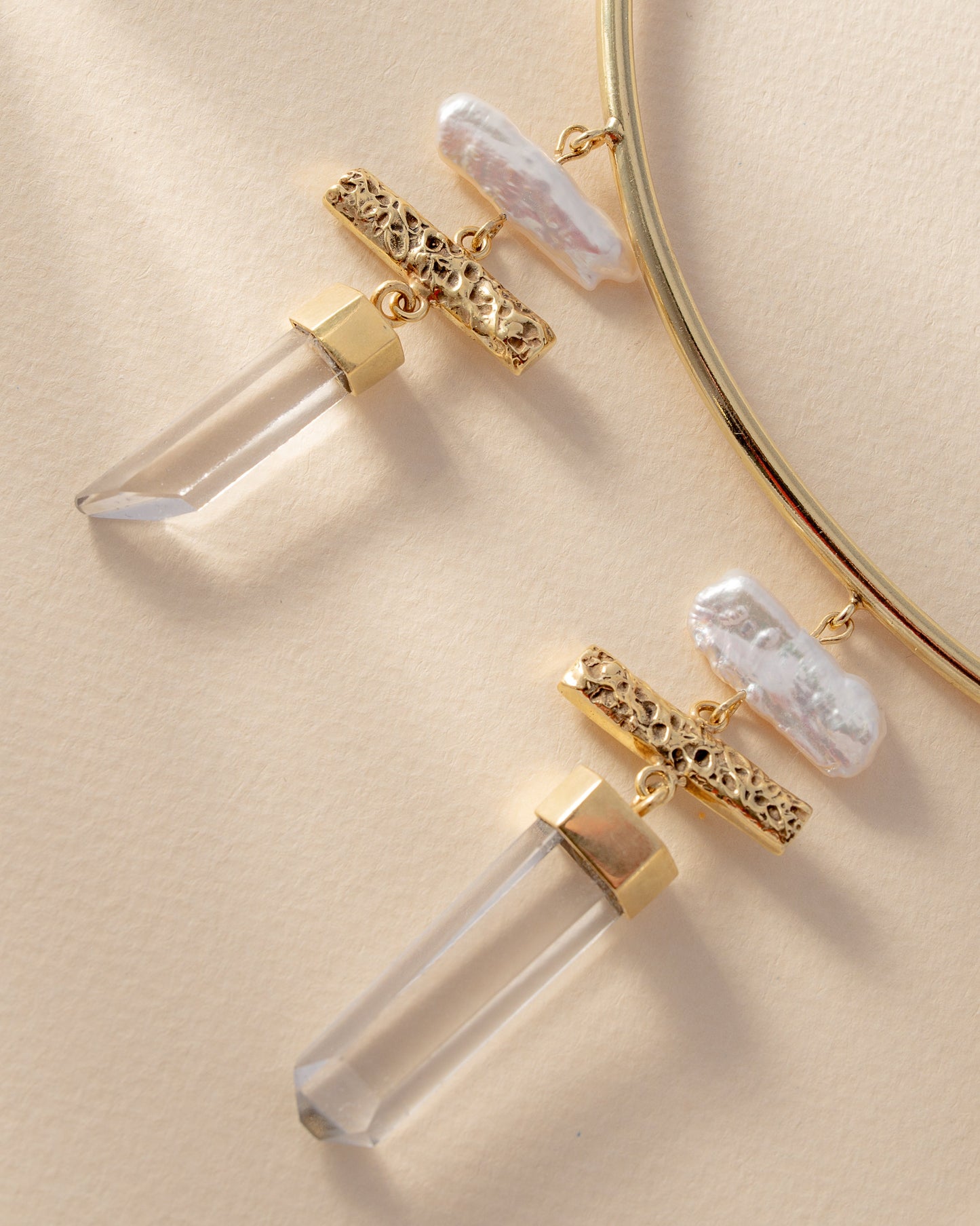 Collar Necklace with Clear Quartz and Pearl