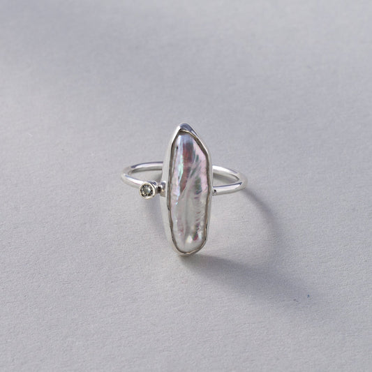 Hetaira Ring with Pearl and Sapphire