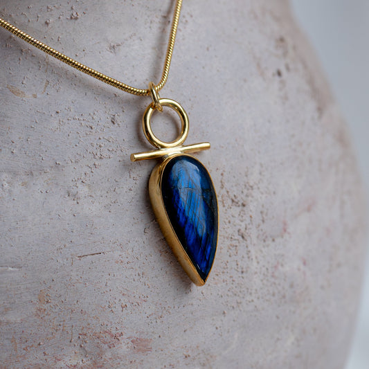 Isa Necklace with Labradorite
